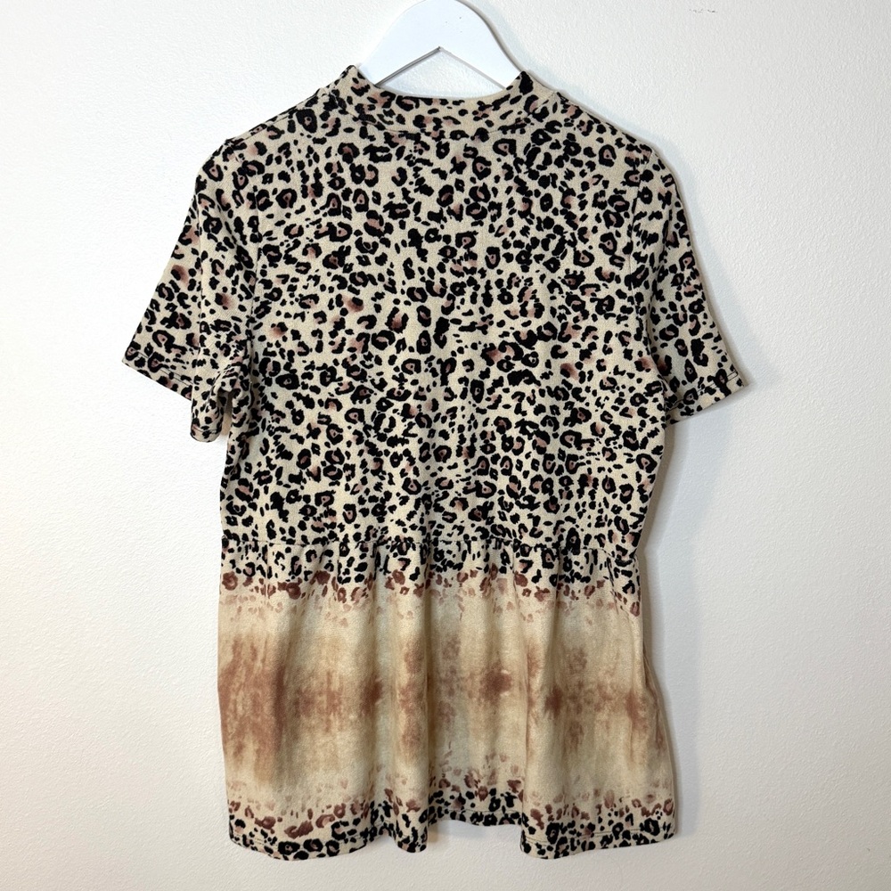 Women’s Leopard Print Dress Shirt Mock Neck Size Large Chic/Bold Statement Piece